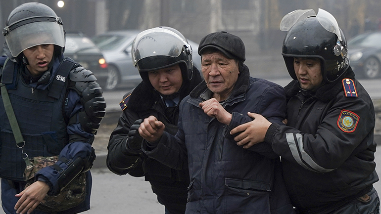 Περισσότεροι από 3.800 διαδηλωτές έχουν συλληφθεί στο Καζακστάν